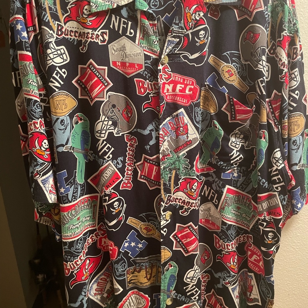 Tampa Bay Bucs shirt rare extra large